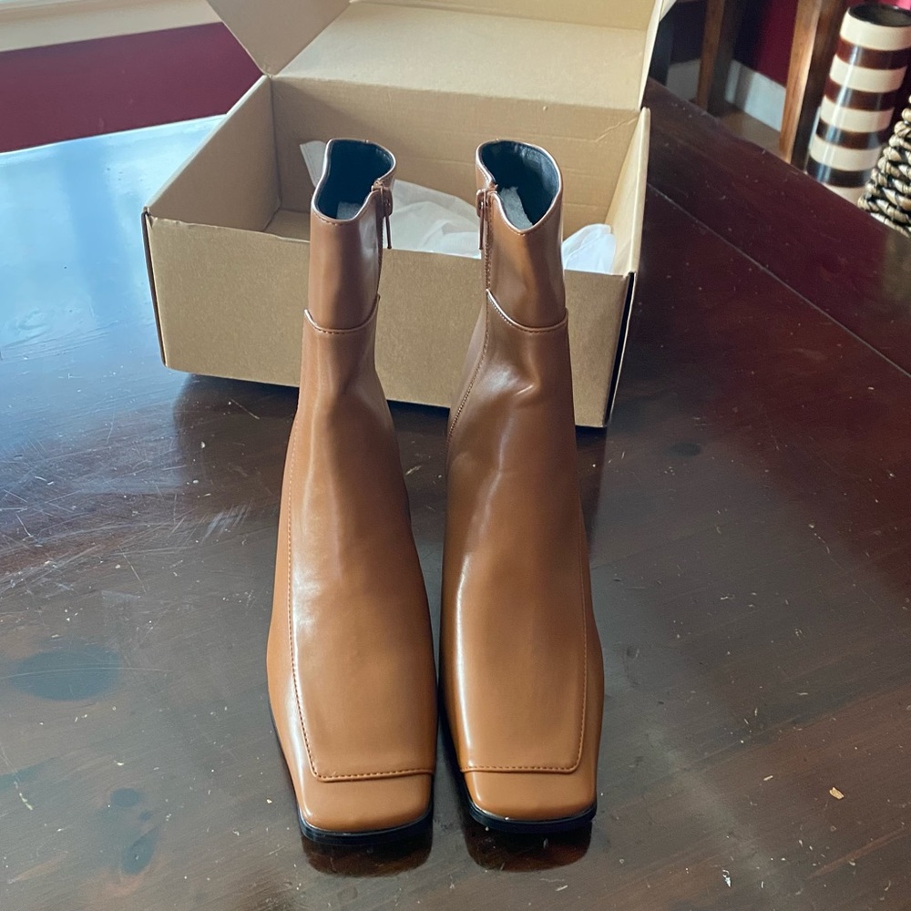 Never worn pair of ankle boots-New in box ! Perfect condition, camel brown